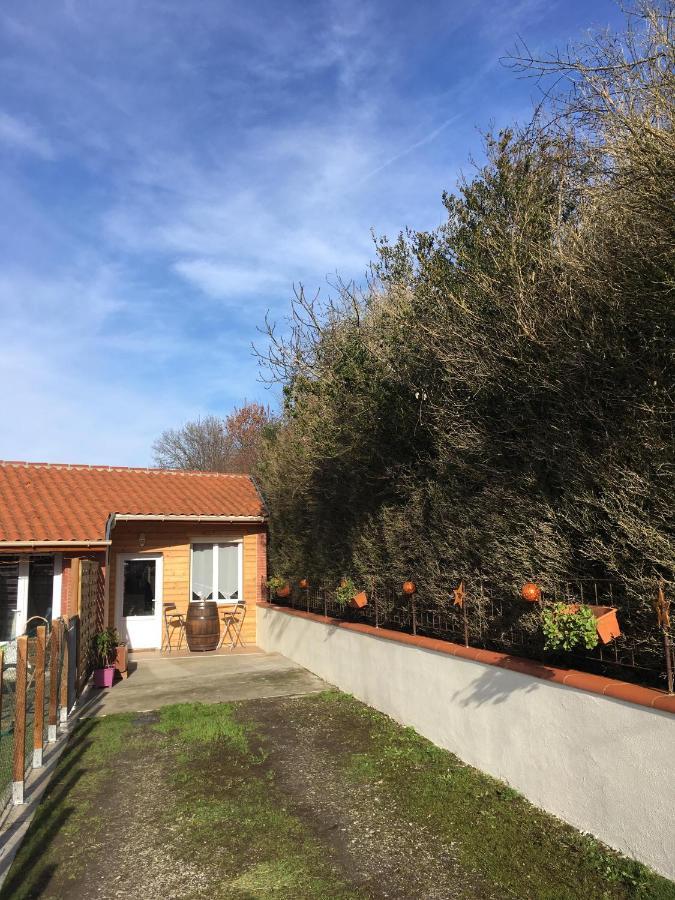 Logement Paisible A La Campagne Aubarede Bagian luar foto