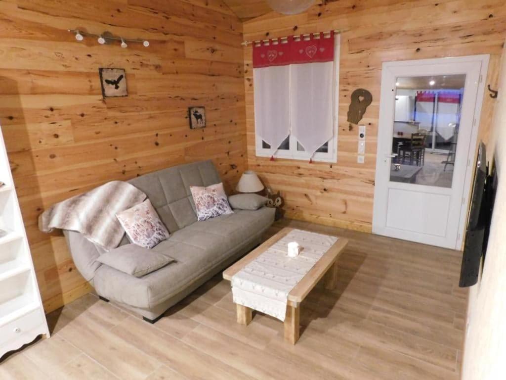 Logement Paisible A La Campagne Aubarede Bagian luar foto