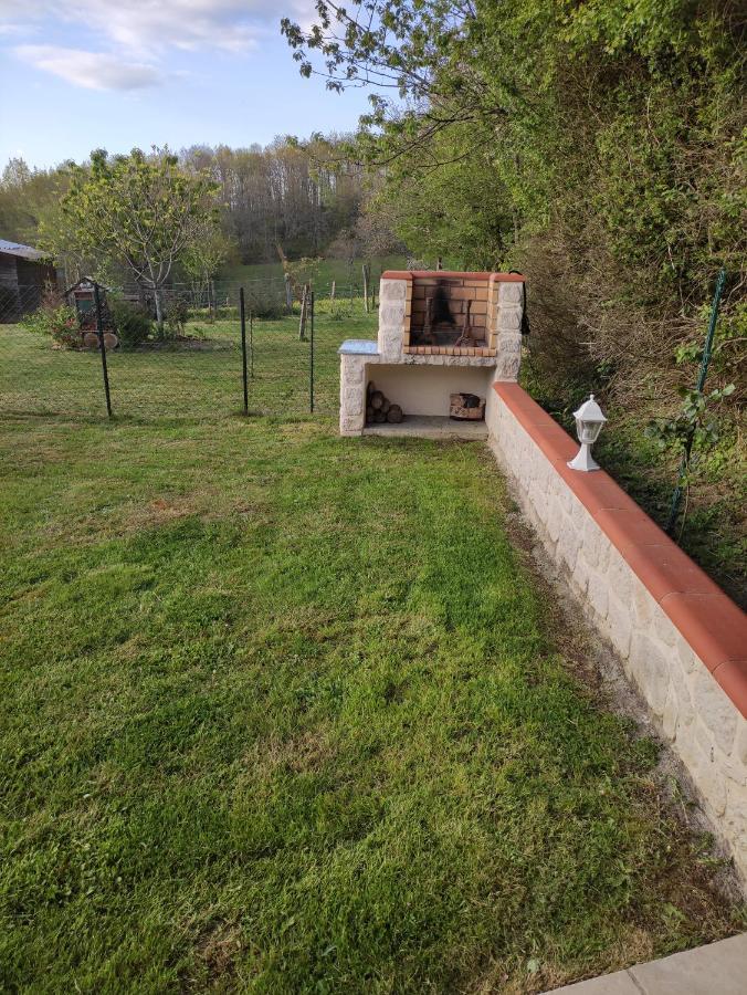 Logement Paisible A La Campagne Aubarede Bagian luar foto